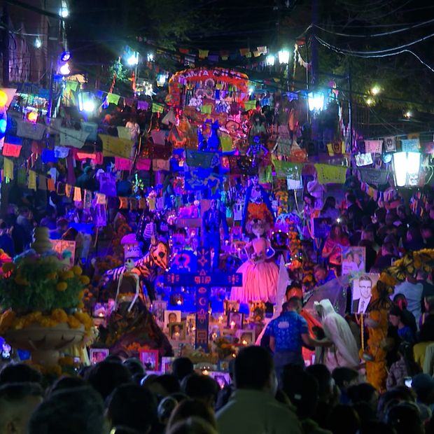 Inauguran Altar de Muertos en Barrio Santa Anita en Saltillo, Coahuila